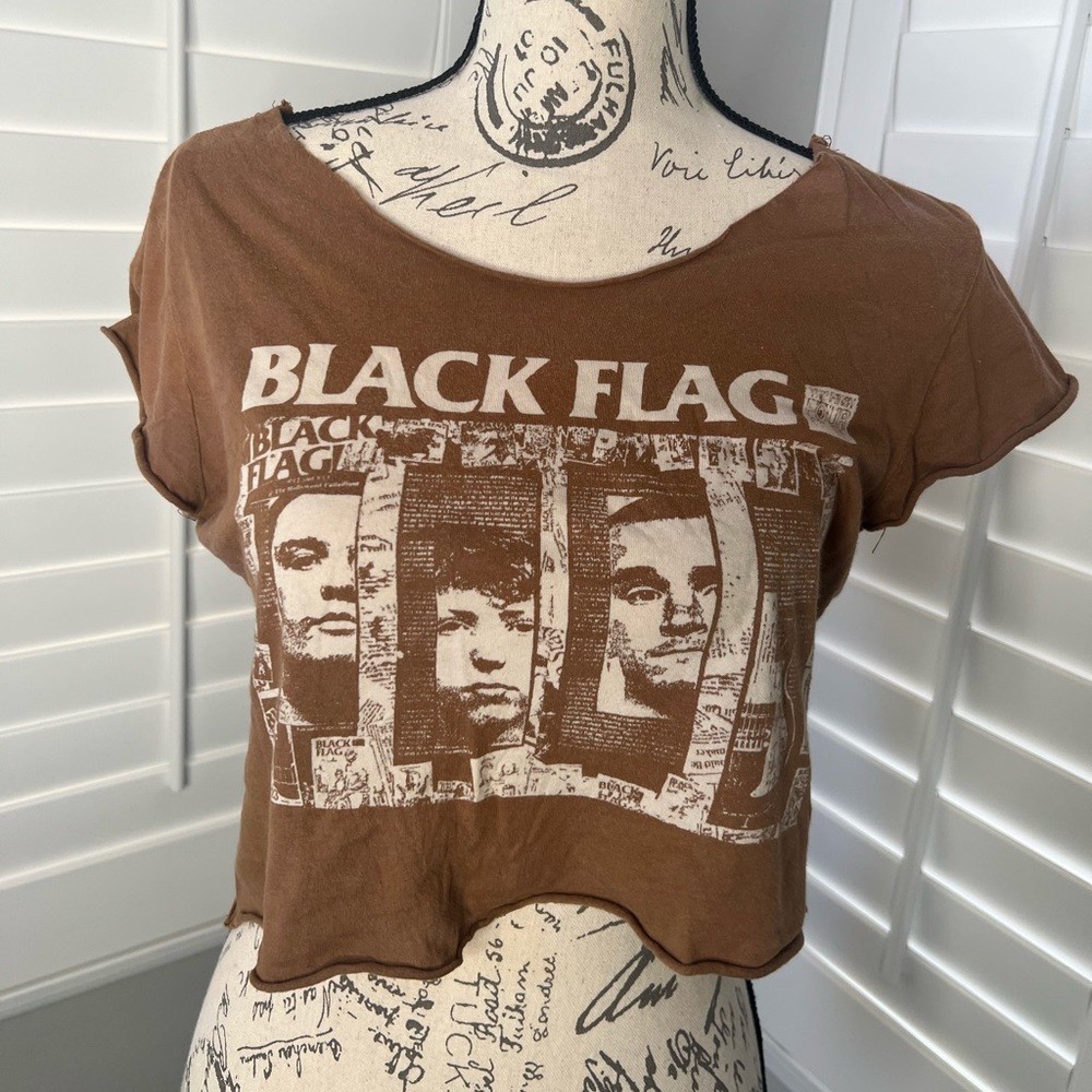 Cropped Black Flag punk rock tee, women’s size small